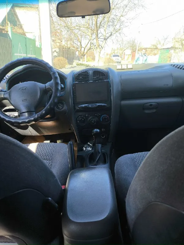 Санта фе 2001 г пробег 204 000 цена 750 000₽ передний привод механика двигатель 2.4 фаркоп выписано (ни когда не стояло) два комплекта колёс на титанах r17 всё работает, всё исправном состоянии я собственник макеевка+79493452624 📞 звоните: +7(949)3452624 - фотография - 3