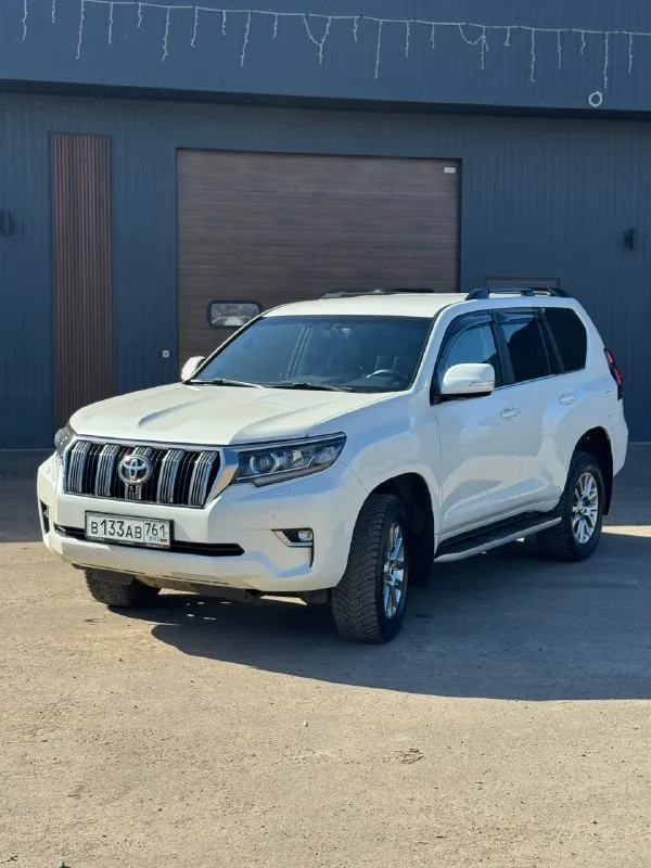 ❗️продам❗️ toyota land cruiser prado двигатель: 4.0 бензин пробег: 148,000 км комплектация: престиж количество владельцев: 1 год выпуска: 2018 (рестайлинг) авто продается от владельца единственный за все время эксплуатации, обслуживал у дилера, автотека зеленая, вложений не требует, все зоны риски в броне пленке, салон ухоженный не прокуренный и не пропаленный, все работает как часики, покупалась вторым авто для выходных дней, зимняя резина новая, шипованая, в подарок отдам летний комплект, готов к любым проверкам. остальные вопросы по телефону. 💲 цена: 5.000.000 + торг ☎️ телефон: +7 (949) 344-63-42 📞 звоните: +7(949)3446342 - фотография - 2