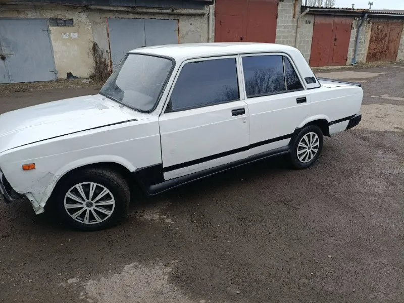 Автор: ваз 2107 1994г. в мотор1.5 живой мкпп 4ст все включается без хрустов стоит музыка не плохая нужно сменить магнитолу чтобы играло без помех ходовка ещё побегает новые колодки новое масло+фильтр новые рулевые наконечники кузов на фото дно пороги на месте свет зарядка есть учёт рф без штрафов и запретов есть отчет переоформляеться стс птс дкп все на руках цена 100т. р +79491028166-звонить писать в любое время. . !!!наш телеграм канал [ бесплатное размещение за репост!!! правила сообщества [ мы в мах [ [ 📞 звоните: +7(949)1028166 - фотография - 2