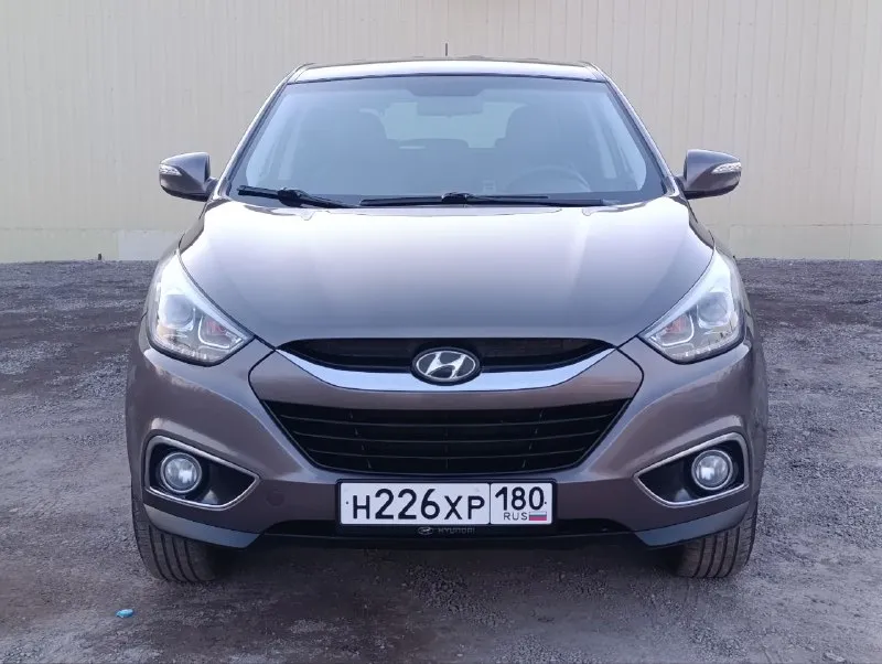 ☑️hyundai ix35 рестайлинг☑️ в шикарном состоянии! ✅полный привод 4 wd ✅без дтп! ✅год выпуска 2014 ✅мотор 2.0 ✅бензиновый (атмосферный) ✅коробка механика 6 ступка ✅пробег 215 тыс. км. ✅автотека зелёная ✅двигатель работает превосходно без постороннего шума! (и на холодную и на горячую) ✅дневные ходовые огни ✅2 ключа ✅сигнализация ✅режим eco ✅разъемы под aux usb ✅разъем 12v ✅камера заднего вида ✅литые диски r17 🔥в подарок новому владельцу🔥 ✅полный бак топлива ✅донецк. стоимость 1.395.000₽🔥 тел. +7949-50-800-60 - фотография - 6
