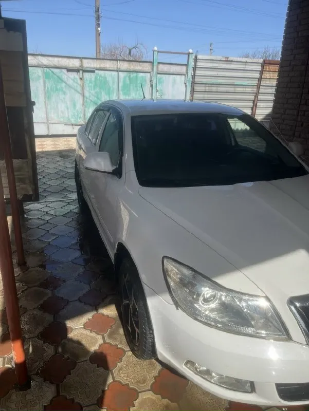 Продам skoda октавия, 2012г, дв 1.8 турбо, акпп автоматическая, пробег 200тыс. км. без вложений сел... - фотография