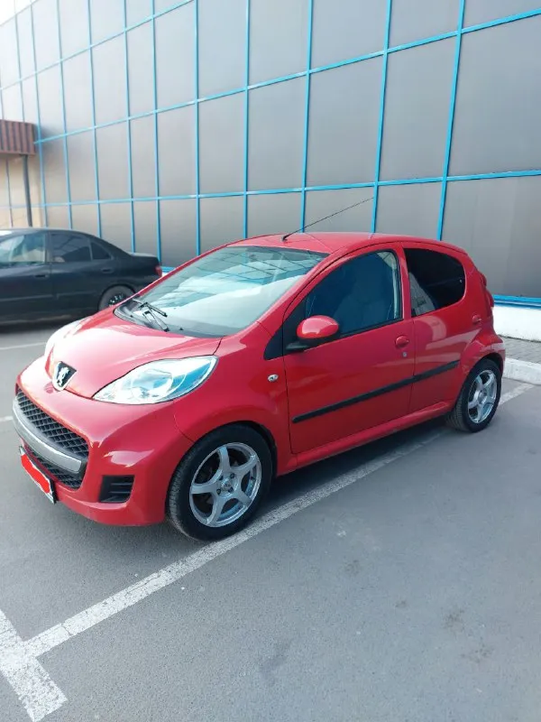 Peugeot 107 (пежо 107) 2011 год 93500 км (родной) мотор 1.0 (68 л. с.) 1kr-fe коробка автомат (робот... - фотография