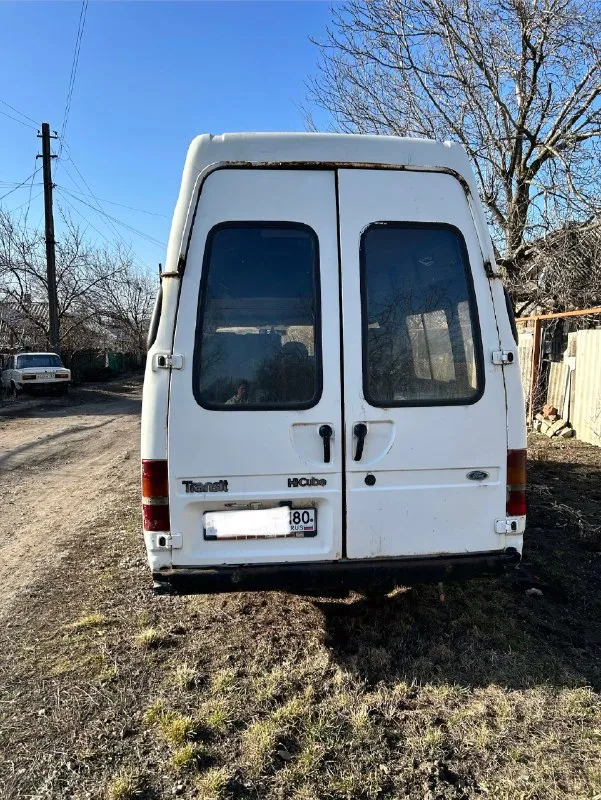 Ford транзит 2.5 1999г на полном ходу. по документам пассажирский, категория д. несущие части целые. поваренный. нужно доварить рамку лобового окна. резина хорошая. к нему отдается такой же транзит, как донор (без двигателя и коробки) переоформление без проблем. местоположение г. горловка все вопросы по телефону +7 (949) 443-61-91 цена 300т +торг 📞 звоните: +7(949)4436191 - фотография - 2