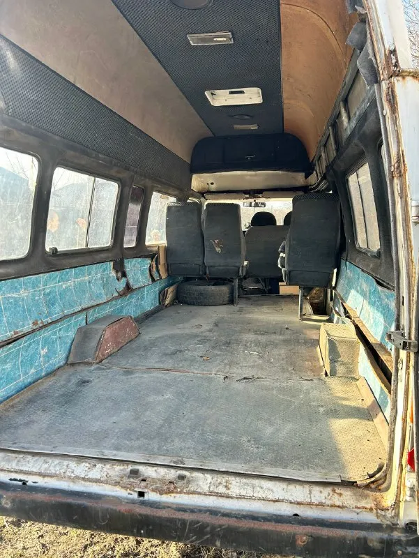 Ford транзит 2.5 1999г на полном ходу. по документам пассажирский, категория д. несущие части целые. поваренный. нужно доварить рамку лобового окна. резина хорошая. к нему отдается такой же транзит, как донор (без двигателя и коробки) переоформление без проблем. местоположение г. горловка все вопросы по телефону +7 (949) 443-61-91 цена 300т +торг 📞 звоните: +7(949)4436191 - фотография - 5