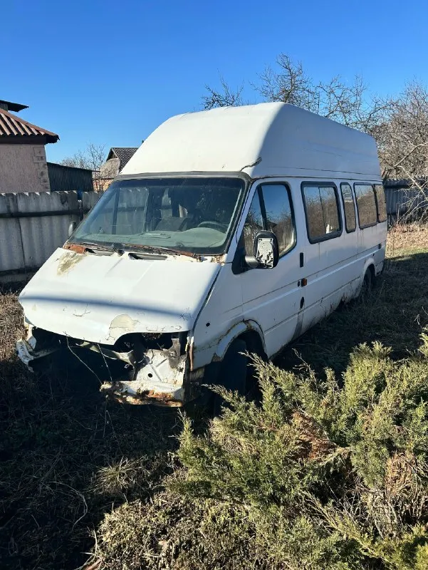 Ford транзит 2.5 1999г на полном ходу. по документам пассажирский, категория д. несущие части целые. поваренный. нужно доварить рамку лобового окна. резина хорошая. к нему отдается такой же транзит, как донор (без двигателя и коробки) переоформление без проблем. местоположение г. горловка все вопросы по телефону +7 (949) 443-61-91 цена 300т +торг 📞 звоните: +7(949)4436191 - фотография - 8