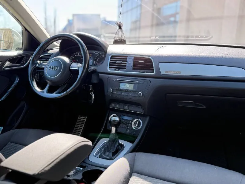 Продам автомобиль audi q3 2.0 tfsi quattro s tronic (177л. с) пробег - родной год выпуска - 2013 двигатель - бензин, работает идеально! коробка автомат - переключает плавно, без пинков и задержек! ходовая часть как у нового авто. электрика работает в штатном режиме, все мелочи! по документам полный порядок!учет рф, переоформление без проблем или дкп! в отличной комплектации, есть все для комфортной езды! кузов в отличном состоянии!без гнили и дырок! салон в отличном состоянии. за все время эксплуатации два владельца!! на все другие ваши вопросы отвечу по телефону! цена:1.320.000р (торг реальному покупателю) номер:+79490763198 номер:+79498228009 г. макеевка 📞 звоните: +7(949)0763198 - фотография - 7