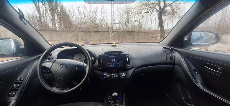 Продам hyundai elantra 1.6 бензин/газ 2008год. я хозяин машину оцениваю на 4-ку года берут свое, стаит хорошая музыка буфер уселители колонки соло 3.все вопросы по телефону +79495254526 можно писать в тг. 590 000 г. горловка 📞 звоните: +7(949)5254526 - фотография - 5