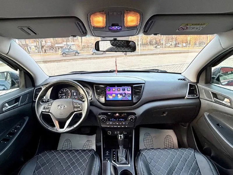 Hyundai tucson 2018г бензин 2.0 автомат автомобиль в хорошем состоянии! есть все для комфортного вождения! парктроник, монитор андроид, подогрев сидений передних и задних, климат/контроль, круиз/контроль, мульти-руль, датчик дождя, авто свет, помощь при спуске, и многое другое…. с документами полный порядок!! диагностическая карта есть!!! цена 1,885₽ все вопросы по тел+79495722131 📲 tg: дмитрий 📞 звоните: +7(949)5722131 - фотография - 8
