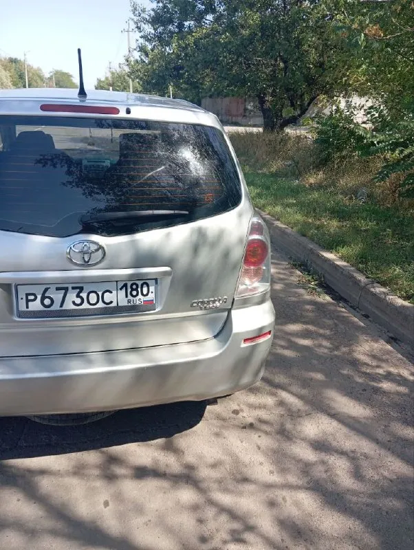 Продаю тоyota (тойота) corolla verso 2 2005 г. в. 2 л. 268 тыс. пробег. не пригон. я хозяин, единственная запись в птс. настоящий японец, приемистый очень резвый. оцинкованный кузов. двигатель, не дымит масло не расходует. климат контроль, работает идеально. два комплекта резины на дисках. хороший свет, музыка. настоящий минивен. при разложенных задних сидениях получается ровный пол. ложится в длину взрослый человек. вмещается 18 банановых ящиков. в машине работает каждая кнопка. у меня около года, продаю в связи с покупкой другого авто. цена вопроса 800 тыс. р. машина в донецке. +7949 348 0078 📞 звоните: +7(949)3480078 - фотография - 10