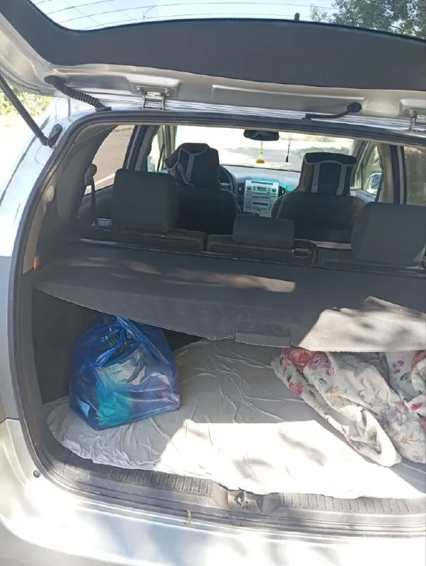 Продаю тоyota (тойота) corolla verso 2 2005 г. в. 2 л. 268 тыс. пробег. не пригон. я хозяин, единственная запись в птс. настоящий японец, приемистый очень резвый. оцинкованный кузов. двигатель, не дымит масло не расходует. климат контроль, работает идеально. два комплекта резины на дисках. хороший свет, музыка. настоящий минивен. при разложенных задних сидениях получается ровный пол. ложится в длину взрослый человек. вмещается 18 банановых ящиков. в машине работает каждая кнопка. у меня около года, продаю в связи с покупкой другого авто. цена вопроса 800 тыс. р. машина в донецке. +7949 348 0078 📞 звоните: +7(949)3480078 - фотография - 9