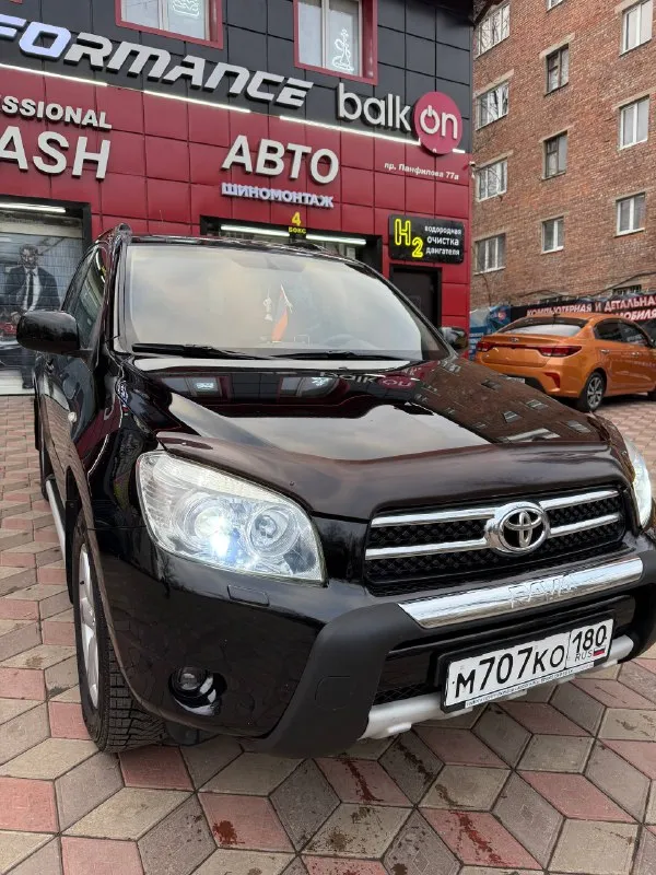 В продаже toyota rav4 2009г. автомат 2л. , бензин полный привод пробег 100 000 км 1 владелец, все ключи автомобиль был приобретен у официального дилера toyota на панфилова в донецке. двухзонный климат-контроль, подогрев сидений, круиз-контроль. установлен дорогой монитор android с навигацией, установлена сигнализация starline с автозапуском, управляется с телефона через приложение. установлены недавно новые линзы ближний/дальний в фары - еще на гарантии 1 год. автомобиль полностью в родном окрасе. дно и пороги в идеальном состоянии, ни одного рыжика. машина ездила только по донецку - крыму - ростову. третий авто в семье, ездила жена. кому нужен полностью обслуженный автомобиль без вложений — звоните. макеевка/донецк цена 1 450 000 руб +79493045454 - фотография - 10