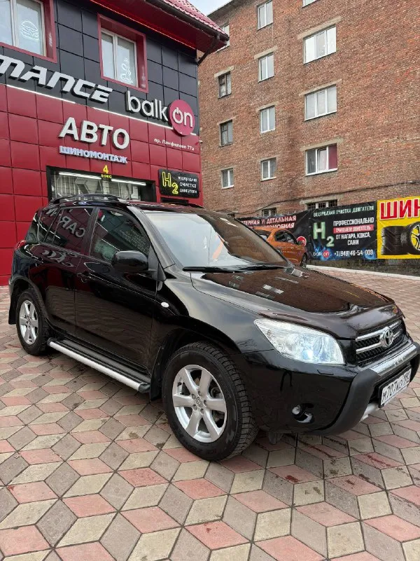 В продаже toyota rav4 2009г. автомат 2л. , бензин полный привод пробег 100 000 км 1 владелец, все ключи автомобиль был приобретен у официального дилера toyota на панфилова в донецке. двухзонный климат-контроль, подогрев сидений, круиз-контроль. установлен дорогой монитор android с навигацией, установлена сигнализация starline с автозапуском, управляется с телефона через приложение. установлены недавно новые линзы ближний/дальний в фары - еще на гарантии 1 год. автомобиль полностью в родном окрасе. дно и пороги в идеальном состоянии, ни одного рыжика. машина ездила только по донецку - крыму - ростову. третий авто в семье, ездила жена. кому нужен полностью обслуженный автомобиль без вложений — звоните. макеевка/донецк цена 1 450 000 руб +79493045454 - фотография - 3