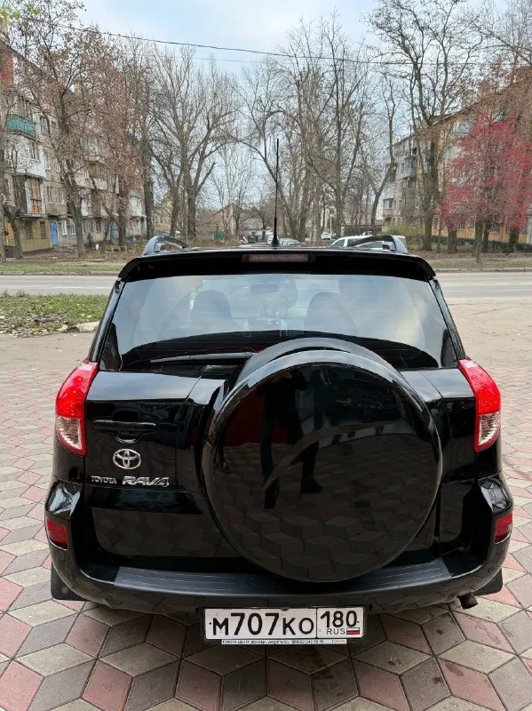 В продаже toyota rav4 2009г. автомат 2л. , бензин полный привод пробег 100 000 км 1 владелец, все ключи автомобиль был приобретен у официального дилера toyota на панфилова в донецке. двухзонный климат-контроль, подогрев сидений, круиз-контроль. установлен дорогой монитор android с навигацией, установлена сигнализация starline с автозапуском, управляется с телефона через приложение. установлены недавно новые линзы ближний/дальний в фары - еще на гарантии 1 год. автомобиль полностью в родном окрасе. дно и пороги в идеальном состоянии, ни одного рыжика. машина ездила только по донецку - крыму - ростову. третий авто в семье, ездила жена. кому нужен полностью обслуженный автомобиль без вложений — звоните. макеевка/донецк цена 1 450 000 руб +79493045454 - фотография - 5