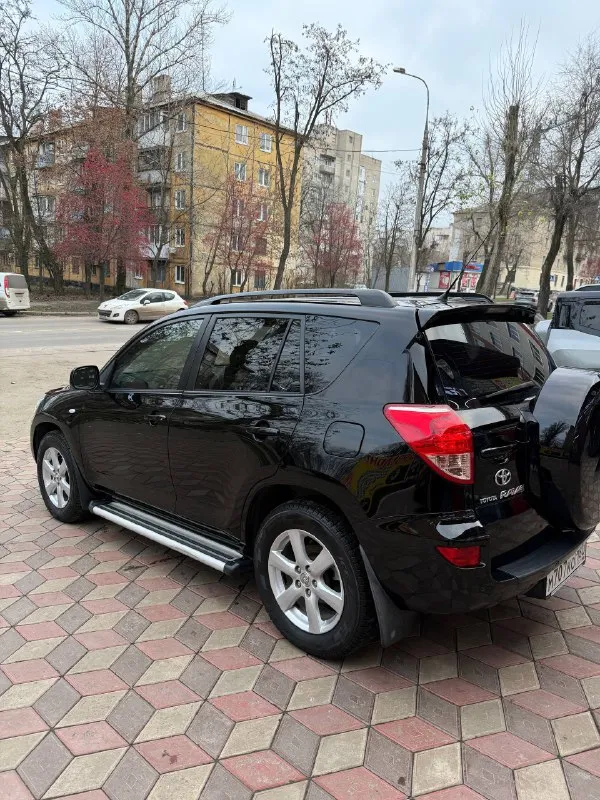 В продаже toyota rav4 2009г. автомат 2л. , бензин полный привод пробег 100 000 км 1 владелец, все ключи автомобиль был приобретен у официального дилера toyota на панфилова в донецке. двухзонный климат-контроль, подогрев сидений, круиз-контроль. установлен дорогой монитор android с навигацией, установлена сигнализация starline с автозапуском, управляется с телефона через приложение. установлены недавно новые линзы ближний/дальний в фары - еще на гарантии 1 год. автомобиль полностью в родном окрасе. дно и пороги в идеальном состоянии, ни одного рыжика. машина ездила только по донецку - крыму - ростову. третий авто в семье, ездила жена. кому нужен полностью обслуженный автомобиль без вложений — звоните. макеевка/донецк цена 1 450 000 руб +79493045454 - фотография - 6