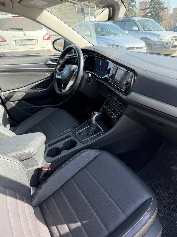 В продаже volkswagen jetta 2023г. автомат 1.5л turbo, бензин оригинальный пробег 50 000 км r-line пакет кожаный салон, электрорегулировка водительского сидения, подогрев сидений, трехзонный климат-контроль, слепые зоны в зеркалах, дистроник удержания в полосе, бесключевой доступ, панорамный люк. состояние нового авто. кому нужен хороший свежий автомобиль — рекомендую рассмотреть. донецк, центр цена 2 290 000 руб +79493055000 - фотография - 8
