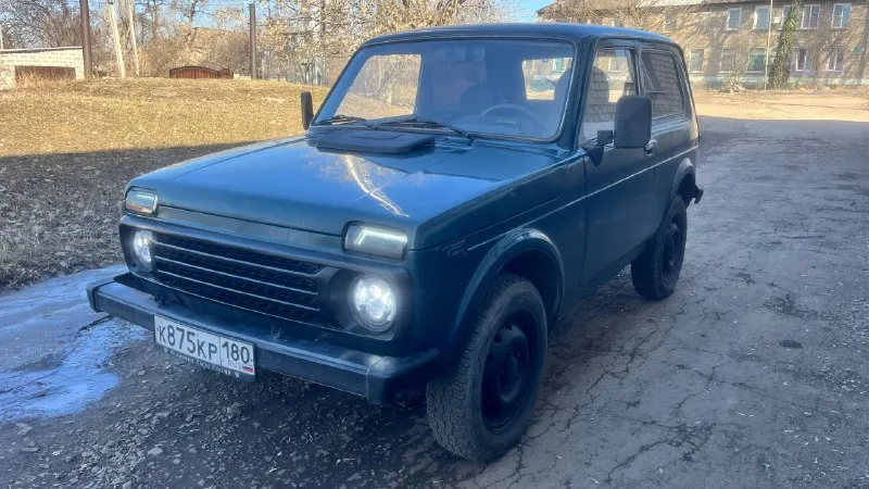Продается lada niva 2009 г. в. 1.7 инжектор автомобиль в хорошем техническом состоянии, использовался в личных целях. ходовка обслужена, ничего не гремит, не стучит. двигатель работает ровно не троит, масло не ест, под капотом все сухо. за машиной следил, и обслуживал своевременно. по кузову как на фото, ничего критичного нету чистый и ухоженный салон, гур а так же не мало важно стоит хорошая музыка, с усилителем. у машины 6 владельцев, я собственник(не перекуп). кристаллически чистые документы пробег 97.500км цена 370.000₽ телефон +79785180572 - фотография - 2