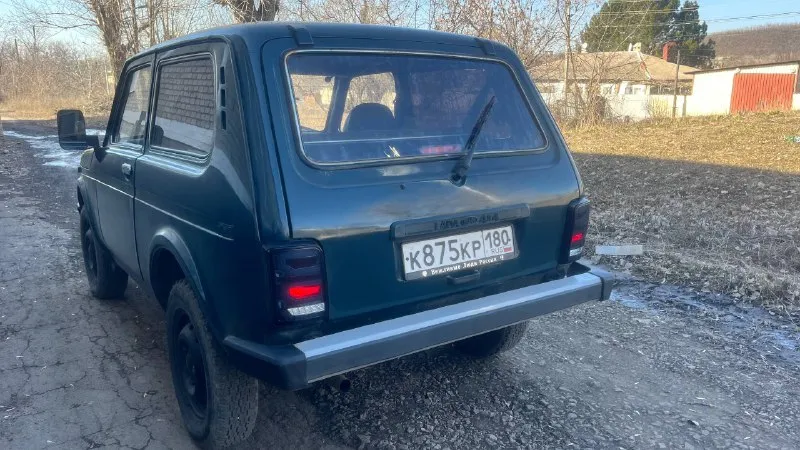 Продается lada niva 2009 г. в. 1.7 инжектор автомобиль в хорошем техническом состоянии, использовался в личных целях. ходовка обслужена, ничего не гремит, не стучит. двигатель работает ровно не троит, масло не ест, под капотом все сухо. за машиной следил, и обслуживал своевременно. по кузову как на фото, ничего критичного нету чистый и ухоженный салон, гур а так же не мало важно стоит хорошая музыка, с усилителем. у машины 6 владельцев, я собственник(не перекуп). кристаллически чистые документы пробег 97.500км цена 370.000₽ телефон +79785180572 - фотография - 3