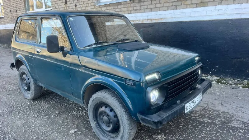 Продается lada niva 2009 г. в. 1.7 инжектор автомобиль в хорошем техническом состоянии, использовался в личных целях. ходовка обслужена, ничего не гремит, не стучит. двигатель работает ровно не троит, масло не ест, под капотом все сухо. за машиной следил, и обслуживал своевременно. по кузову как на фото, ничего критичного нету чистый и ухоженный салон, гур а так же не мало важно стоит хорошая музыка, с усилителем. у машины 6 владельцев, я собственник(не перекуп). кристаллически чистые документы пробег 97.500км цена 370.000₽ телефон +79785180572 - фотография - 5