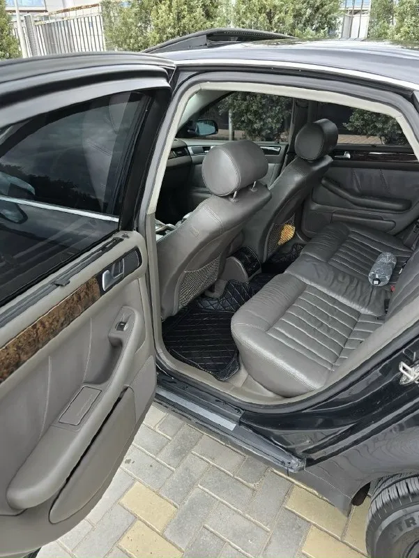 Продам свою машину. audi а6 с5 2001г. 3.0 объем. вариатор. 212.000км. кап. ремонт мотора, замена цепей, замена коробки проводилась в 85.000км. (коробка контрактная с пробегом 70.000км) без нареканий. по ходовке без нареканий. многое недавно было заменено. владею три года. продажа в связи с покупкой нового автомобиля. одна ошибка "положение фар" появилась как подкрутил свет выше. никак не влияет, можно стереть. всё работает. хорошая летняя и зимняя резина в комплекте. с машиной отдам чехол под эту модель. запаска, аварийный знак и домкрат имеется. комплектация: подогревы всех сидений; регулировка руля; лепестки-кнопки на руле; электрошторка заднего стекла; шторки на задних дверях; люк (все положения рабочие, не течёт); электрорегулировка передних кресел по высоте; четыре стеклоподъемника; андроид магнитолла с блютуз; камера заднего вида; задние парктроники; омыватель фар, противотуманки и по мелочи. находится машина в донецке. ленинский район. цена 700.000₽ быстрым торг. 📞 звоните: +7(949)3732430 - фотография - 5