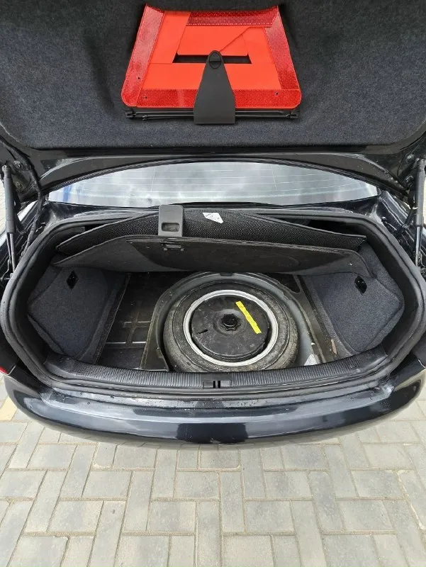 Продам свою машину. audi а6 с5 2001г. 3.0 объем. вариатор. 212.000км. кап. ремонт мотора, замена цепей, замена коробки проводилась в 85.000км. (коробка контрактная с пробегом 70.000км) без нареканий. по ходовке без нареканий. многое недавно было заменено. владею три года. продажа в связи с покупкой нового автомобиля. одна ошибка "положение фар" появилась как подкрутил свет выше. никак не влияет, можно стереть. всё работает. хорошая летняя и зимняя резина в комплекте. с машиной отдам чехол под эту модель. запаска, аварийный знак и домкрат имеется. комплектация: подогревы всех сидений; регулировка руля; лепестки-кнопки на руле; электрошторка заднего стекла; шторки на задних дверях; люк (все положения рабочие, не течёт); электрорегулировка передних кресел по высоте; четыре стеклоподъемника; андроид магнитолла с блютуз; камера заднего вида; задние парктроники; омыватель фар, противотуманки и по мелочи. находится машина в донецке. ленинский район. цена 700.000₽ быстрым торг. 📞 звоните: +7(949)3732430 - фотография - 8