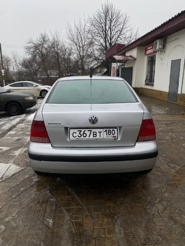 В продаже автомобиль volkswagen bora 2001 года, пробег 291000км(родной) двигатель 1600cc / 102hp / 75kw avu кпп: fdh(4a) автомат. техническое состояние автомобиля, отличное, коробка после капитального ремонта(чеки и заказ-наряд есть, на гарантии) масло не берет, едет отлично, ничего не стучит и не гремит, ошибки не горят, все системы работают в штатном режиме. требуется замены передних крыльев(новые идут с авто) + по кузову есть вопросы, машине 25 лет, но не критично, ездить можно. цена 415000 рублей, торг. +79494160960 - фотография - 3