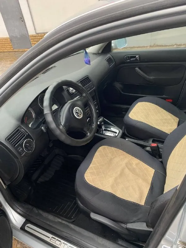 В продаже автомобиль volkswagen bora 2001 года, пробег 291000км(родной) двигатель 1600cc / 102hp / 75kw avu кпп: fdh(4a) автомат. техническое состояние автомобиля, отличное, коробка после капитального ремонта(чеки и заказ-наряд есть, на гарантии) масло не берет, едет отлично, ничего не стучит и не гремит, ошибки не горят, все системы работают в штатном режиме. требуется замены передних крыльев(новые идут с авто) + по кузову есть вопросы, машине 25 лет, но не критично, ездить можно. цена 415000 рублей, торг. +79494160960 - фотография - 5