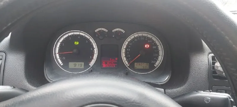 В продаже автомобиль volkswagen bora 2001 года, пробег 291000км(родной) двигатель 1600cc / 102hp / 75kw avu кпп: fdh(4a) автомат. техническое состояние автомобиля, отличное, коробка после капитального ремонта(чеки и заказ-наряд есть, на гарантии) масло не берет, едет отлично, ничего не стучит и не гремит, ошибки не горят, все системы работают в штатном режиме. требуется замены передних крыльев(новые идут с авто) + по кузову есть вопросы, машине 25 лет, но не критично, ездить можно. цена 415000 рублей, торг. +79494160960 - фотография - 7