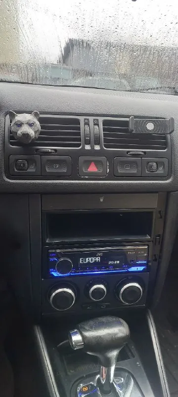 В продаже автомобиль volkswagen bora 2001 года, пробег 291000км(родной) двигатель 1600cc / 102hp / 75kw avu кпп: fdh(4a) автомат. техническое состояние автомобиля, отличное, коробка после капитального ремонта(чеки и заказ-наряд есть, на гарантии) масло не берет, едет отлично, ничего не стучит и не гремит, ошибки не горят, все системы работают в штатном режиме. требуется замены передних крыльев(новые идут с авто) + по кузову есть вопросы, машине 25 лет, но не критично, ездить можно. цена 415000 рублей, торг. +79494160960 - фотография - 8