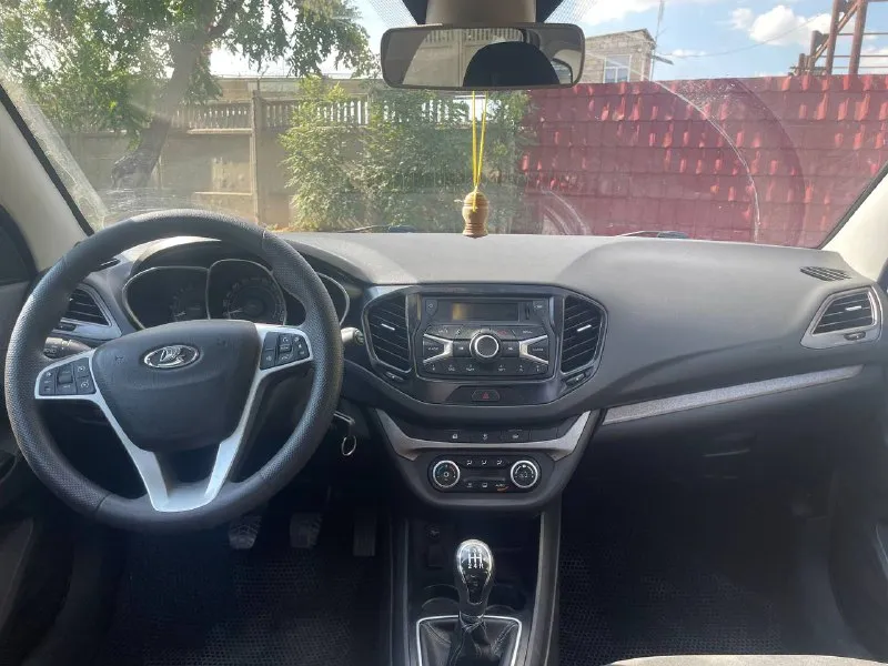 🚗 lada vesta sw 1.8 | 2018 г | 1 владелец | состояние новой 💰 цена: 1 149000₽ (торг) продам lada vesta sw 1.8 (122 л. с.) конец 2018 года автомобиль в очень редком состоянии — фактически как новый. ✔️ один владелец ✔️ пробег 106 000 км ✔️ бережная эксплуатация ✔️ обслуживание у дилера в ростове до 100 тыс км ✔️ сервисная книжка ✔️ 2 ключа ⚙️ максимальная комплектация (кроме акпп и кожи): • климат-контроль • круиз-контроль • датчик света • датчик дождя • мультируль • подогрев сидений • подогрев лобового стекла • помощь при трогании на подъеме • abs / esp • охлаждаемый бардачок 🛞 три комплекта колес • зима — шипы, оригинальные диски lada • лето — титановые диски • сейчас стоит всесезонка 🔧 техническое состоянии ✔️ ходовая полностью заменена ✔️ все расходники заменены ✔️ никаких вложений не требует 🚘 очень практичный универсал — большой багажник, надежный двигатель 1.8 и экономичный расход. 📞 телефон: +7-949-474-68-00 📦 возможна доставка в любой регион - фотография - 6