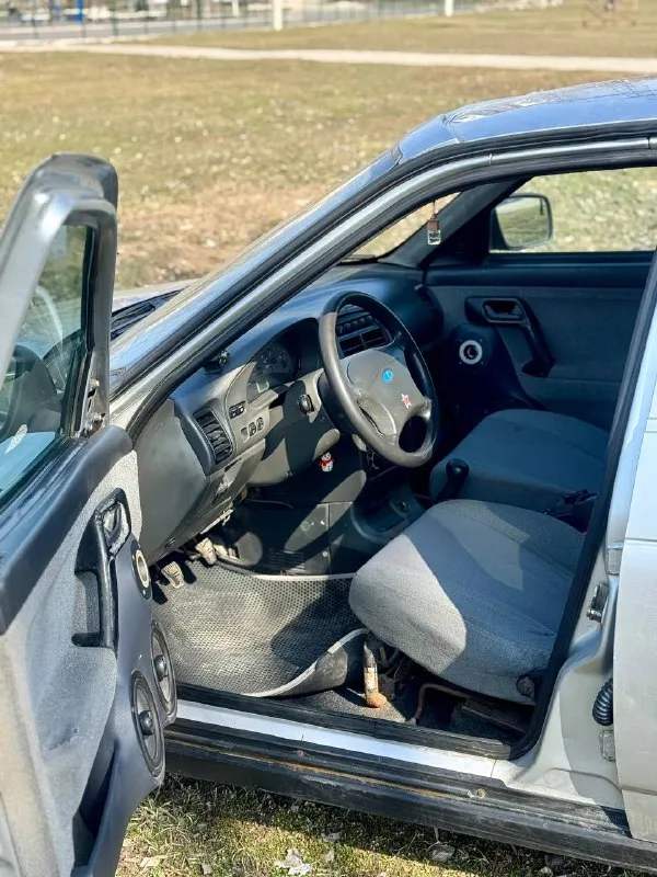 🩶 ваз 2112 💰цена: 135 000р 🏢город: мариуполь 📅год выпуска: 2007 🧾пробег: 151 363км ⚙️двигатель: 1.6 ⛽топливо: бензин ⚙️кпп: механика 📞 телефон: +7-989-263-55-56 +7-949-727-41-51 +7-949-713-18-14 💾 описание: надёжная рабочая лошадка, отлично подойдёт для работы. машина своим ходом приехала с челябинска, что говорит о её хорошей технической части. ✅ полное переоформление ✅ техника на твердую 4 💪 гидроусилитель руля ⚙️ двигатель 21124 ✅ электростёкла ✅jbl колонки ✅ led фары улица шевченко 2️⃣6️⃣9️⃣ - фотография - 9