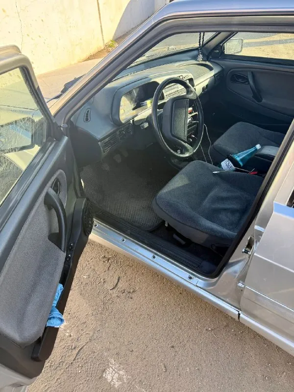 Ваз 2114 2009г. 1.6 кузов в отличном состоянии. ничего не варено, не мазано. весь в родной краске. крашены задние арки по полоску. капот, крылья, двери, багажник не снимались. рыжья нет. по технике в идеальном состоянии. сделано всё. мотор не дымит, масло от замены до замены. тысячу км назад была замена aral 10w40. новые свечи, провода, все фильтра. едет очень бодро. клапана отрегулировал. коробка не хрустит, даже вторая, в ней также заменил масло. по ходовой также всё идеально, новые стойки с пружинами. из последнего заменил все привода, колодки перед зад, тормозные цилиндры и тросса ручника, сзади стоят проставки. есть все чеки на руках. салон как в новом авто!!!. по электрике работает всё от лампочки в бардочке до задней омывайки. комплектация люксовая, бортовик все показывает, подогревы греют. стоит новая сигнализация, новая музыка, резина прошла сезон. два ключа, два брелка. осмотр по договоренности г. макеевка 335.000 торг. на бензин +79493894614 валерий - фотография - 5