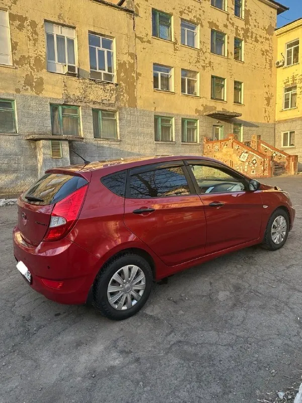 Hyundai solaris 2014, механика 1.6 литра, пробег 176 000 км надежный автомобиль для повседневной езды. в хорошем техническом состоянии, полностью на ходу. все вопросы по телефону. цена 720 000 рублей. торг обсуждается. тел. : +7 (949) 169-05-58 + telegram 📞 🇷🇺 звоните: +79491690558 - фотография - 4