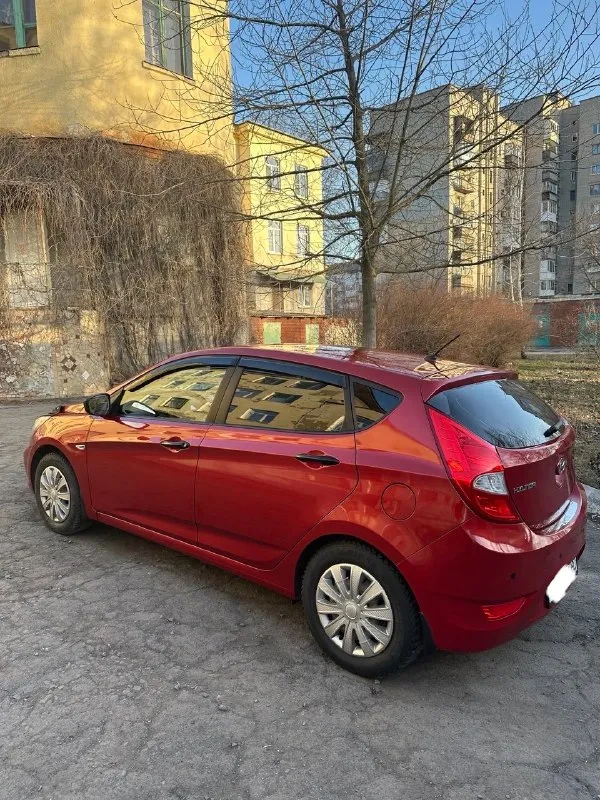 Hyundai solaris 2014, механика 1.6 литра, пробег 176 000 км надежный автомобиль для повседневной езды. в хорошем техническом состоянии, полностью на ходу. все вопросы по телефону. цена 720 000 рублей. торг обсуждается. тел. : +7 (949) 169-05-58 + telegram 📞 🇷🇺 звоните: +79491690558 - фотография - 6