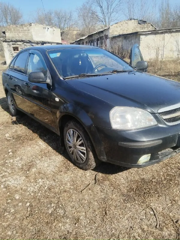 Chevrolet лачетти 1.6 мкппп год выпуска 2010 цена: 405 (+торг, ) автомобиль в хорошем состоянии мотор работает ровно не дымит не троит масло не ест! днище не ржавое вообще. хорошая комплектация кондиционер стеклоподъёмники 4 подогрев сидений гидроусилитель парктроник, борт. комп. печка 🔥 агонь электро регулировка зеркал и т. д всё светится, крутится. есть все для комфортного вождения с документами полный порядок юридически автомобиль чист. все жидкости заменены заменены привода передние в сборе, настроена вся электрика. 💡 обмен не интересует. звонить только по делу, или писать смс. причина продажи - покупка нового авто. макеевка, гвардейка. +79493676949 📞 звоните: +7(949)3676949 - фотография - 2