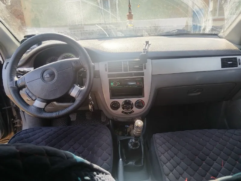 Chevrolet лачетти 1.6 мкппп год выпуска 2010 цена: 405 (+торг, ) автомобиль в хорошем состоянии мотор работает ровно не дымит не троит масло не ест! днище не ржавое вообще. хорошая комплектация кондиционер стеклоподъёмники 4 подогрев сидений гидроусилитель парктроник, борт. комп. печка 🔥 агонь электро регулировка зеркал и т. д всё светится, крутится. есть все для комфортного вождения с документами полный порядок юридически автомобиль чист. все жидкости заменены заменены привода передние в сборе, настроена вся электрика. 💡 обмен не интересует. звонить только по делу, или писать смс. причина продажи - покупка нового авто. макеевка, гвардейка. +79493676949 📞 звоните: +7(949)3676949 - фотография - 4