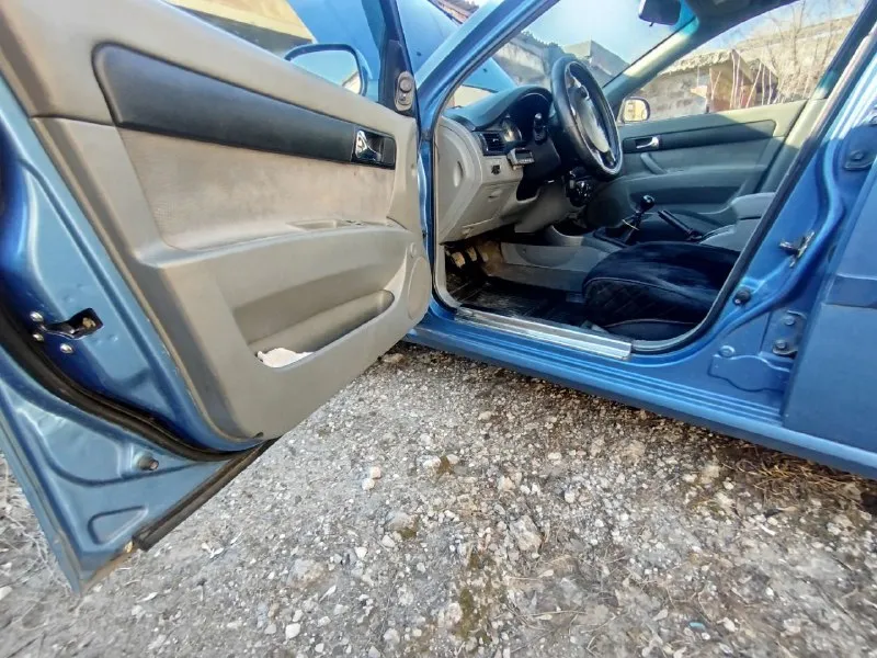 Продам лачетти 1.8 газ вписан lda. 2008 год пробег 311 тыс. машина в отличном состоянии. все стекла родные включая лабовое. без дтп. были окрасы чисто касметика. за машиной следили, все расходники менялись вовремя. двигатель, кпп в отличном состоянии. ходовая перебиралась прошлой осенью. грм заменён летом прошлого года. 2 комп резина зима- на 15 штампах, лето на литых дисках. кондиционер заправлен, холодит идеально. в салоне чехлы в хорошем состоянии, чисто аккуратно, в салоне никто не курил, не пил. пробег реальный, не скрученный в основном по трассе. вложений автомобиль не требует абсолютно никаких. масло в двс, антифриз, тормозная жидкость, жидкость гур заменено недавно. торг небольшой уместен при осмотре. продажа от собственника, владею с 2012 года цена 600 тыс тел +79493242734 - фотография - 5