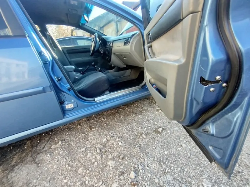 Продам лачетти 1.8 газ вписан lda. 2008 год пробег 311 тыс. машина в отличном состоянии. все стекла родные включая лабовое. без дтп. были окрасы чисто касметика. за машиной следили, все расходники менялись вовремя. двигатель, кпп в отличном состоянии. ходовая перебиралась прошлой осенью. грм заменён летом прошлого года. 2 комп резина зима- на 15 штампах, лето на литых дисках. кондиционер заправлен, холодит идеально. в салоне чехлы в хорошем состоянии, чисто аккуратно, в салоне никто не курил, не пил. пробег реальный, не скрученный в основном по трассе. вложений автомобиль не требует абсолютно никаких. масло в двс, антифриз, тормозная жидкость, жидкость гур заменено недавно. торг небольшой уместен при осмотре. продажа от собственника, владею с 2012 года цена 600 тыс тел +79493242734 - фотография - 7