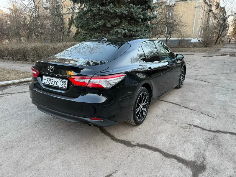 Автор: продам личный автомобиль toyota camry 70 2018 года - пробег 89000км родной, автотека зеленая! автомобиль дилерский покупался новый в салоне, не америка! мотор 2.0, акпп aisin. по технике в идеальном состоянии писать нечего, на таком пробеге, мотор, коробка, ходовая все отлично, по электрике все работает, полностью обслужен, вложений не требует и не потребует еще долго ! по комплектации: кожаный салон, подогревы обеих сидений, парктроники перед/зад, камера заднего вида, круиз, датчики света, дождя, 2х зонный климат, aвто-ручник, подогрев дворников, эл. складывание зеркал и т. д. юридически чист, я собственник. 🤝 техосмотр пройден 💵 2 430 000₽ 📱 +79492791777.. !!!наш телеграм канал [ бесплатное размещение за репост!!! правила сообщества [ мы в мах [ [ 📞 звоните: +7(949)2791777 - фотография - 3