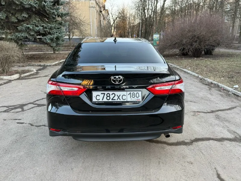 Автор: продам личный автомобиль toyota camry 70 2018 года - пробег 89000км родной, автотека зеленая! автомобиль дилерский покупался новый в салоне, не америка! мотор 2.0, акпп aisin. по технике в идеальном состоянии писать нечего, на таком пробеге, мотор, коробка, ходовая все отлично, по электрике все работает, полностью обслужен, вложений не требует и не потребует еще долго ! по комплектации: кожаный салон, подогревы обеих сидений, парктроники перед/зад, камера заднего вида, круиз, датчики света, дождя, 2х зонный климат, aвто-ручник, подогрев дворников, эл. складывание зеркал и т. д. юридически чист, я собственник. 🤝 техосмотр пройден 💵 2 430 000₽ 📱 +79492791777.. !!!наш телеграм канал [ бесплатное размещение за репост!!! правила сообщества [ мы в мах [ [ 📞 звоните: +7(949)2791777 - фотография - 4