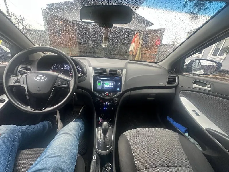 Hyundai solaris 2012. автомат. машина в хорошем состоянии пробег 178 тыс шепчет, коробка не пинает! -мультируль -эко режим -кондиционер -музыка aux, bluetooth, флешка -камера заднего вида -абс -подогрев передних сидений -подогрев зеркал и заднего стекла -стеклоподъемники -складывание зеркал -центральный замок -туманки, би лед лампы -автозапуск+ хорошая музыка стоит зимняя резина в круг хозяин полное переоформление без ограничений цена 870 тысяч торг! г. мариуполь +79497531421 📲 tg: @julliamilenko 📞 звоните: +7(949)7531421 - фотография - 5