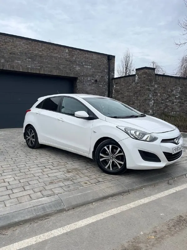 Продам hyundai i 30 мт год выпуска 2012 (автотека зелёная) пробег 186 т реальны пробег не скручен. а... - фотография