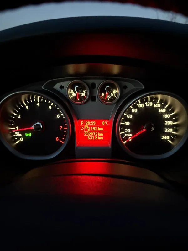 🚘продам- ford focus 2010г 1.6,автомат, 💡4 стеклоподъёмника, обогрев лобовых, электро регулировка зер... - фотография