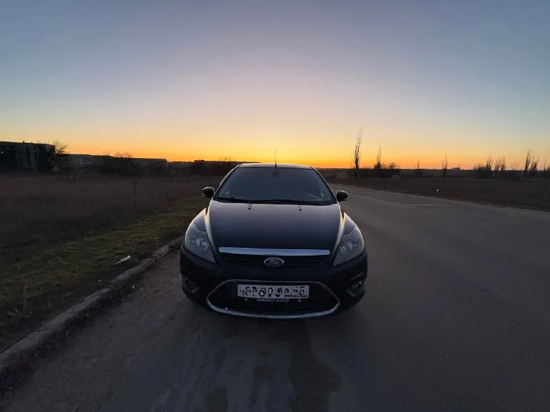 🚘продам- ford focus 2010г 1.6,автомат, 💡4 стеклоподъёмника, обогрев лобовых, электро регулировка зеркал, подогрев сидений, кондиционер, все работает, ходовая сбитая без посторонних стуков, салон ухоженный, стоит контрактный двигатель пробег 80т. км в птс вписан, стоит новый акб, новая зимняя резина. ❗по косякам-заменить левый ступичный подшипник, трещина на лобовом, посмотреть с 1 на 2 передачу иногда пинает, нет времени заниматься. осмотр г. докучаевск продажа по дкп тел:+79493191682 звонить с 11-18 цена:689.000т. р торг 📞 звоните: +7(949)3191682 - фотография - 5