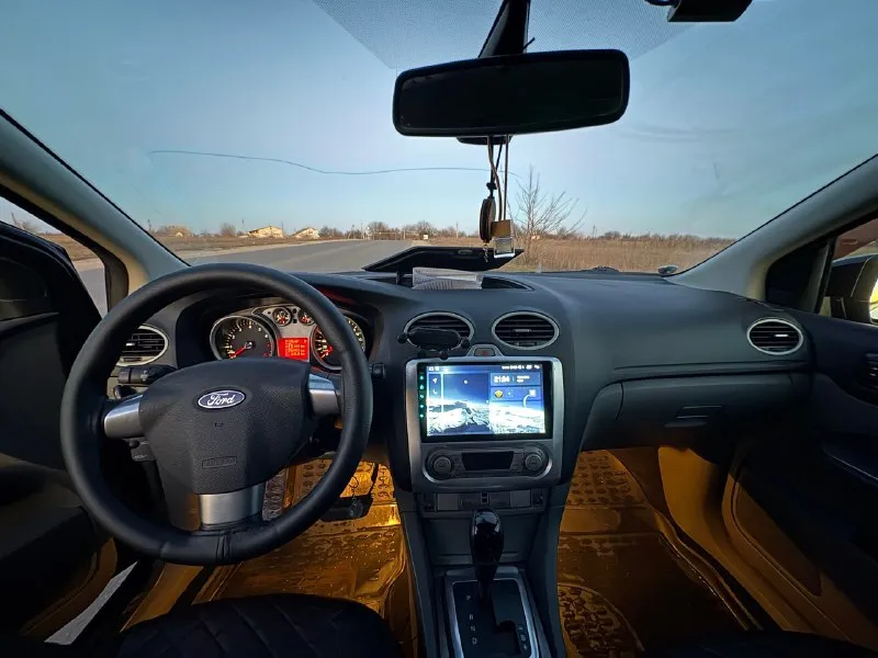 🚘продам- ford focus 2010г 1.6,автомат, 💡4 стеклоподъёмника, обогрев лобовых, электро регулировка зеркал, подогрев сидений, кондиционер, все работает, ходовая сбитая без посторонних стуков, салон ухоженный, стоит контрактный двигатель пробег 80т. км в птс вписан, стоит новый акб, новая зимняя резина. ❗по косякам-заменить левый ступичный подшипник, трещина на лобовом, посмотреть с 1 на 2 передачу иногда пинает, нет времени заниматься. осмотр г. докучаевск продажа по дкп тел:+79493191682 звонить с 11-18 цена:689.000т. р торг 📞 звоните: +7(949)3191682 - фотография - 7