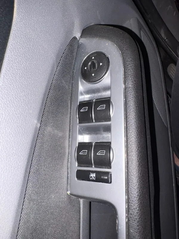 🚘продам- ford focus 2010г 1.6,автомат, 💡4 стеклоподъёмника, обогрев лобовых, электро регулировка зеркал, подогрев сидений, кондиционер, все работает, ходовая сбитая без посторонних стуков, салон ухоженный, стоит контрактный двигатель пробег 80т. км в птс вписан, стоит новый акб, новая зимняя резина. ❗по косякам-заменить левый ступичный подшипник, трещина на лобовом, посмотреть с 1 на 2 передачу иногда пинает, нет времени заниматься. осмотр г. докучаевск продажа по дкп тел:+79493191682 звонить с 11-18 цена:689.000т. р торг 📞 звоните: +7(949)3191682 - фотография - 8