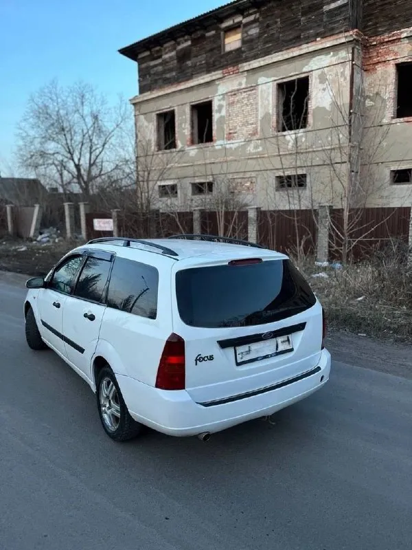 Продам ford фокус 1.2000 год выпуска. машина на уверенном ходу много чего сделано. стоит хорошая муз... - фотография