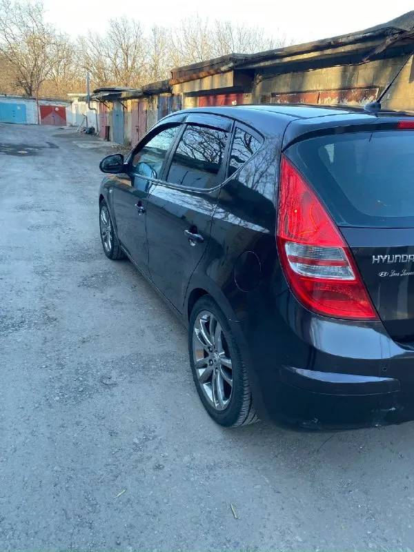 Hyundai i30 2008г 1.6 232000 км, хорошая комплектация, цвет коричневый, донецк цена 830000₽ тел 89496281426 📞 звоните: +7(949)6281426 - фотография - 3