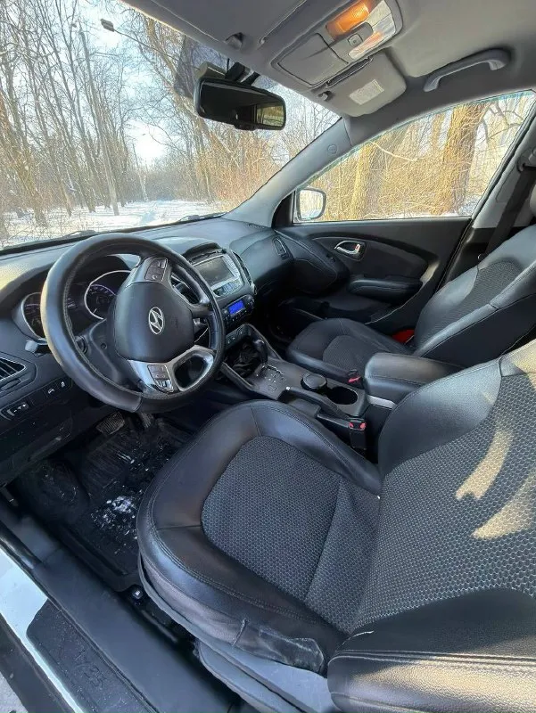 Hyundai ix 35 2012 год мотор 2.0 акпп пробег 234.000 км автомобиль в отличном состоянии. мотор после капиталки ‼️ полностью обслужен. без каких либо вложений. кузов и салон в отличном состоянии. любые проверки на сто. цена: 1.250🍋 торг! г. харцызск все вопросы : +79493870131 📞 звоните: +7(949)3870131 - фотография - 6