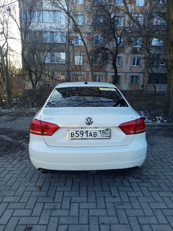 Продам volkswagen passat b7, 2012 объем 2,5л пробег 320 т. км кожаный салон, подогрев передних сидений, датчик света, датчик дождя,2-х зонный климат контроль, хорошая переделанная оптика я собственник, владею автомобилем более 3-х лет автомобиль находится в макеевке цена 1 370 000р +79494344757 - фотография - 4