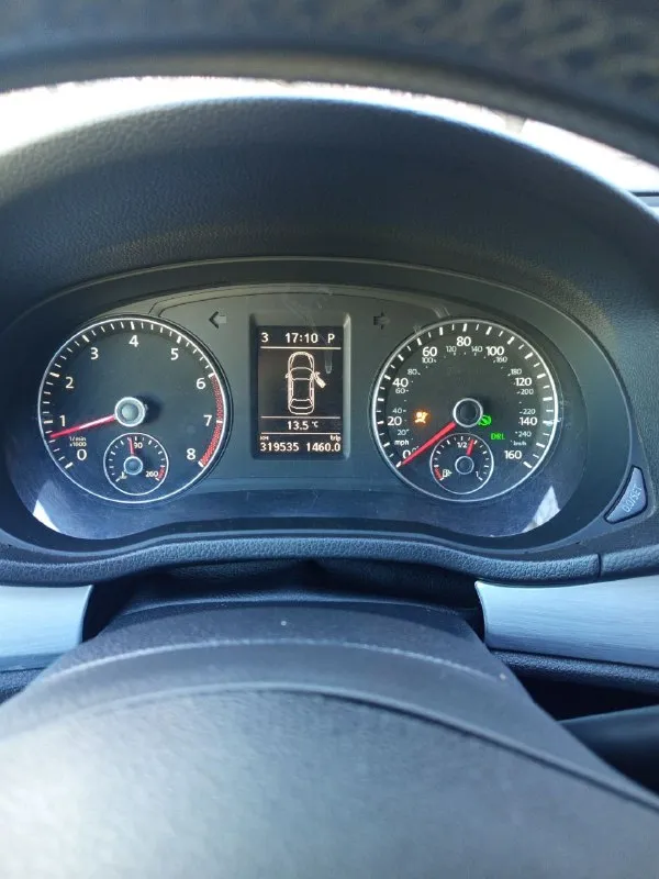 Продам volkswagen passat b7, 2012 объем 2,5л пробег 320 т. км кожаный салон, подогрев передних сидений, датчик света, датчик дождя,2-х зонный климат контроль, хорошая переделанная оптика я собственник, владею автомобилем более 3-х лет автомобиль находится в макеевке цена 1 370 000р +79494344757 - фотография - 7